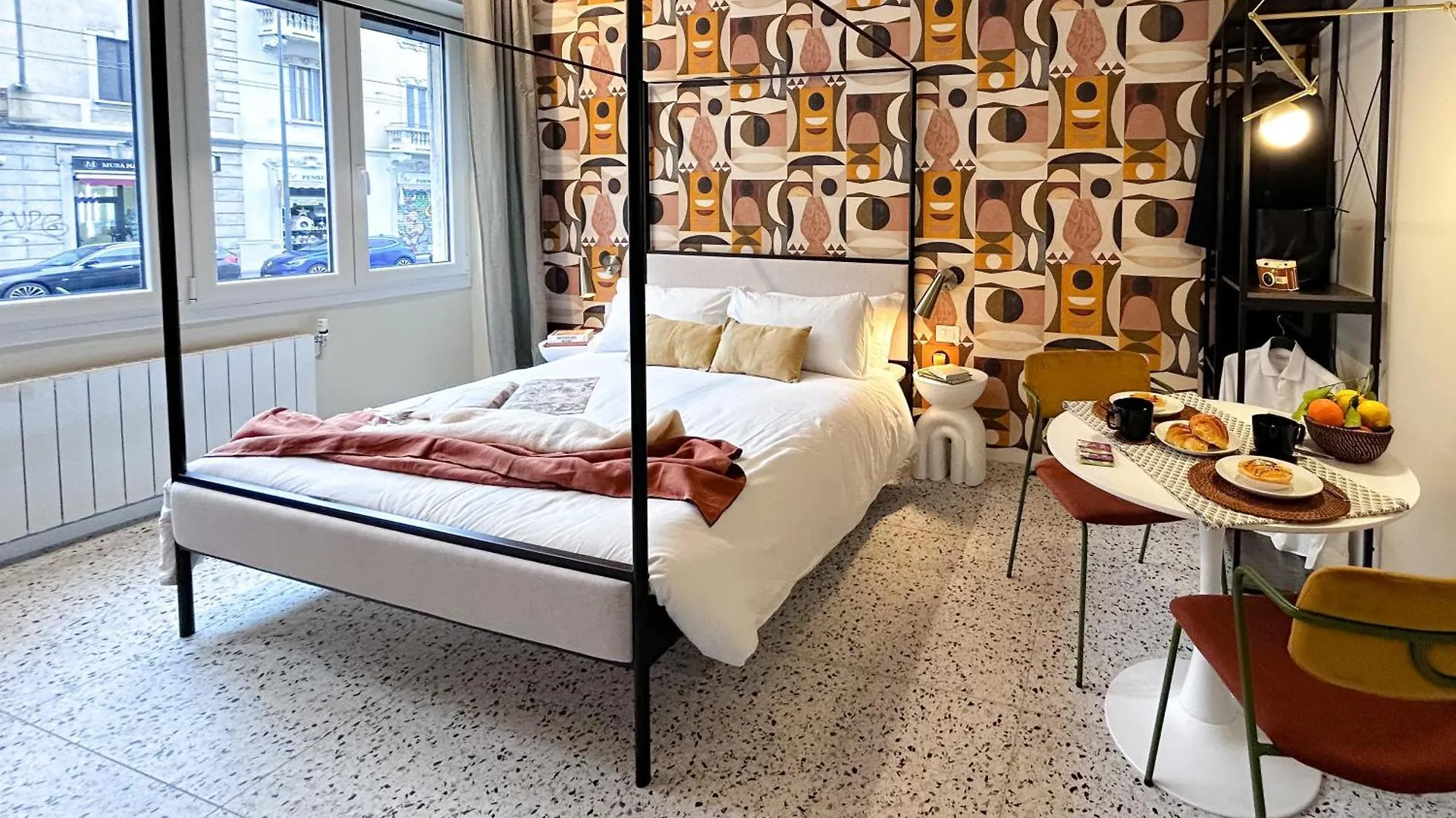 Auguste Studio Metro M1 Rembrandt 45 Milano 0*,  İtalya