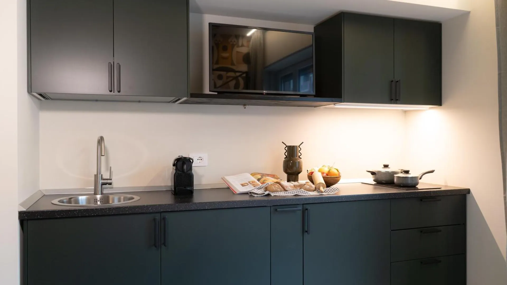 Auguste Studio Metro M1 Rembrandt 45 Милан